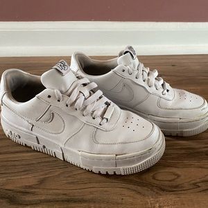 Nike Air Force 1 Pixel